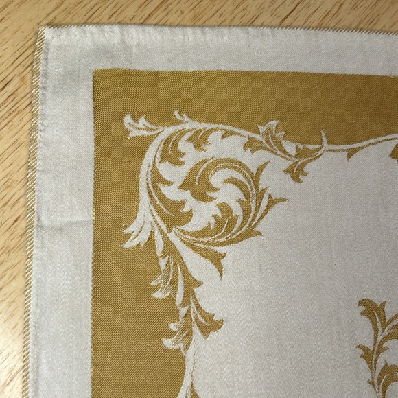 Damask Vintage Renaissance Table Napkins (4) - Picture 6 of 7
